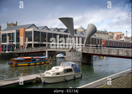 Der "Nebel Bridge" eine Kunstinstallation auf Peros Brücke in Bristol Harborside des japanischen Künstlers Fujiko Nayaka Stockfoto