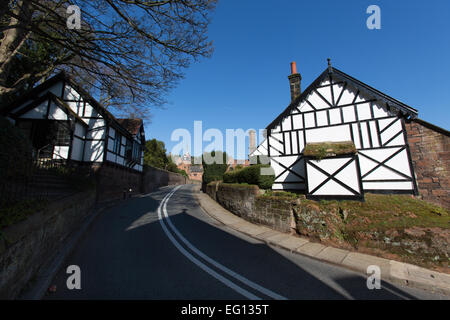 Dorf der unitarischen, Cheshire. Malerische Aussicht auf die B5141 Straße durch das Dorf unitarischen. Stockfoto