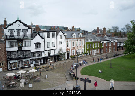 Häuser und Geschäfte in der Kathedrale von schließen Exeter, Devon Stockfoto