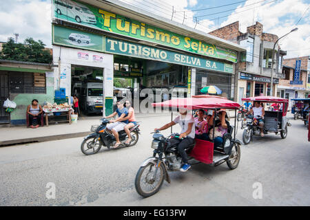 Reisen ist mit dem Taxi Motor in ländlichen Gemeinden von Peru Stockfoto