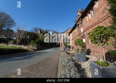 Dorf der unitarischen, Cheshire. Malerische Aussicht auf die B5141 Straße durch das Dorf unitarischen. Stockfoto