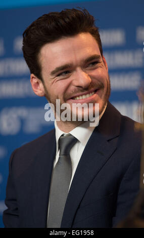 Berlin, Deutschland. 13. Februar 2015. Schottischer Schauspieler Richard Madden besucht die Pressekonferenz für "Aschenputtel" während der 65. jährlichen Berliner Filmfestspiele in Berlin, Deutschland, 13. Februar 2015. Der Film ist im offiziellen Wettbewerb (außer Konkurrenz) auf der Berlinale präsentiert, die vom 05 bis 15. Februar 2015 läuft. Foto: TIM BRAKEMEIER/Dpa/Alamy Live News Stockfoto