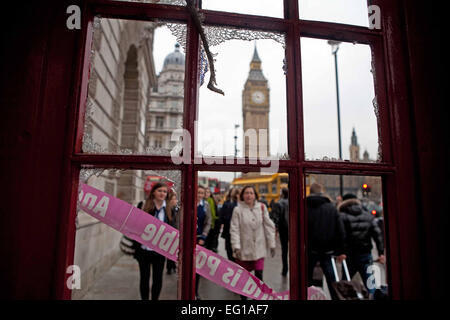 Student clasing mit der Polizei während Studentenprotest in London Stockfoto