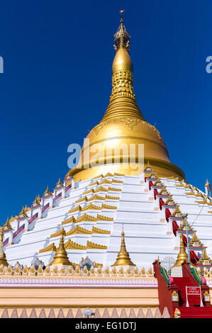 Myanmar, Bago, der weiße quadratische Säule der Kyaik Wortspiel Paya Pagode. Stockfoto