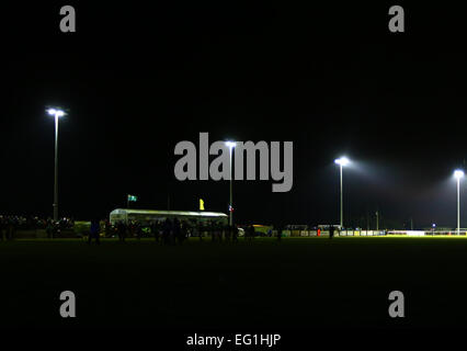 Ashbourne RFC, Irland. 13. Februar 2015. Frauen 6 Nationen. Irland gegen Frankreich. Die Lichter Scheitern auf dem Spielfeld, das Spiel zu verzögern. © Aktion Plus Sport/Alamy Live-Nachrichten Stockfoto