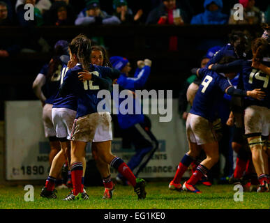 Ashbourne RFC, Irland. 13. Februar 2015. Frauen 6 Nationen. Irland gegen Frankreich. Frankreich feiert den Schlusspfiff. © Aktion Plus Sport/Alamy Live-Nachrichten Stockfoto