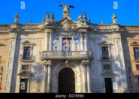 Fassade des königlichen Tabakfabrik (Real Fabrica de Tabacos), jetzt Universität von Sevilla, Sevilla, Andalusien, Spanien Stockfoto