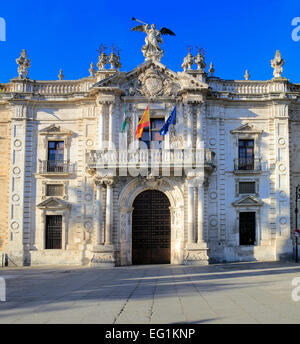 Fassade des königlichen Tabakfabrik (Real Fabrica de Tabacos), jetzt Universität von Sevilla, Sevilla, Andalusien, Spanien Stockfoto