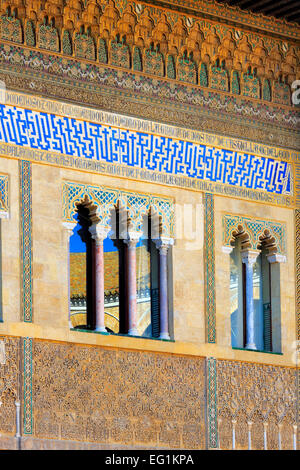 Azulejo Ornament auf der Wand, Alcazar, Königspalast, Sevilla, Andalusien, Spanien Stockfoto