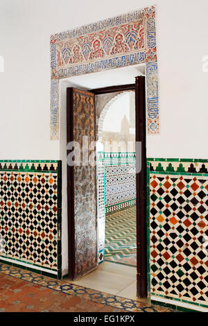 Azulejo Ornament auf der Wand, Alcazar, Königspalast, Sevilla, Andalusien, Spanien Stockfoto