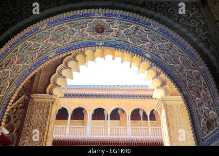 Azulejo Ornament auf der Wand, Alcazar, Königspalast, Sevilla, Andalusien, Spanien Stockfoto