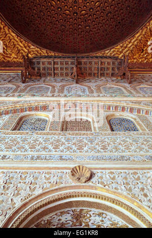 Azulejo Ornament auf der Wand, Alcazar, Königspalast, Sevilla, Andalusien, Spanien Stockfoto
