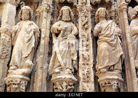 Skulptur auf der Fassade der Kirche Santa Maria, Requena, Valencia, Spanien Stockfoto