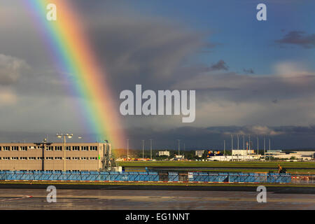 Regenbogen, Flughafen Frankfurt, Deutschland Stockfoto