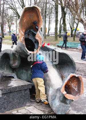 große Bronze-Denkmal Lenin den Führer des Weltproletariats in Tschernigow geworfen Stockfoto