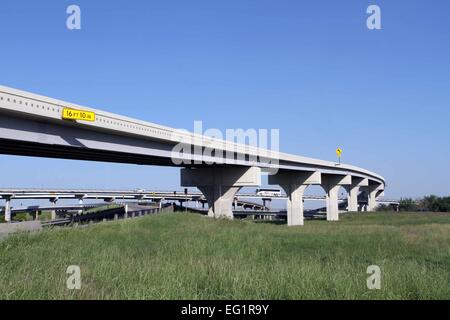 STRAßEN UND ÜBERFÜHRUNGEN IN DER STADT VON HOUSTON, TEXAS, USA Stockfoto