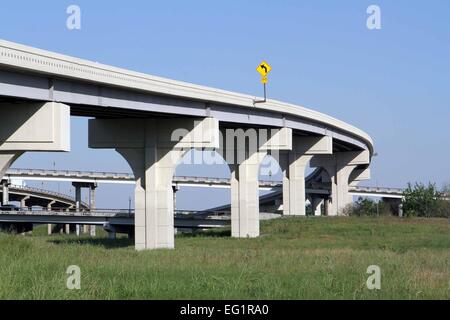 STRAßEN UND ÜBERFÜHRUNGEN IN DER STADT VON HOUSTON, TEXAS, USA Stockfoto