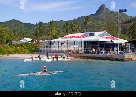 Ausleger-Kanus von Rarotonga Institution, Trader-Buchsen Stockfoto