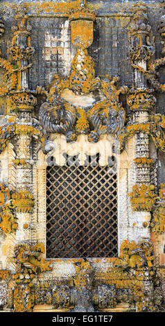 Fenster "manuelinischen Kapitelhaus" von Diogo de Arruda (1513), Kloster Christusordens (Convento de Cristo), Tomar, Portugal Stockfoto