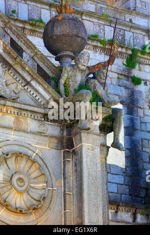 Skulptur auf der Fassade der Kirche Nossa Senhora da Graca, Evora, Alentejo, Portugal Stockfoto