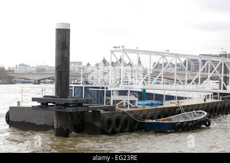 Schwimmdock auf der Themse London Stockfoto