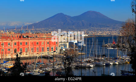 Blick auf Vesuv Montage von Giardini del Molosiglio, Neapel, Kampanien, Italien Stockfoto