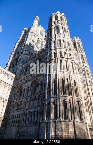 Seitenansicht der Kathedrale von Ely, Cambridgeshire, England Stockfoto