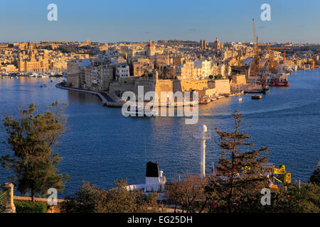 La Valletta, Blick vom oberen Barracca Gärten zum Fort St. Angelo, Malta Stockfoto