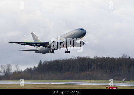 Die KC-46A Pegasus Entwicklung absolviert seinen Erstflug von Engineering, Fertigung und Entwicklung EMD Flugzeugen #1 28. Dezember 2014. Der Erstflug von Paine Field in Everett, Washington, starteten und landeten bei Boeing Field, Seattle. Stockfoto