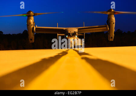 Ein US-Air Force CV-22 Osprey Tiltrotor Flugzeug sitzt auf der Flightline in Hurlburt Field, Florida, 3. Mai 2014, während Smaragd Krieger 14. Smaragd Warrior ist eine U.S. Special Operations Command geförderte zweiwöchigen Gelenk/kombinierter taktische Übung sollen realistische militärische Ausbildung in einem städtischen Umfeld zu bieten.  Airman 1st Class Jasmonet Jackson Stockfoto