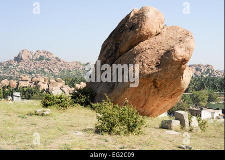 Landschaft mit einzigartigen Gebirgsbildung. Hampi, Indien Stockfoto