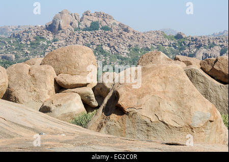 Landschaft mit einzigartigen Gebirgsbildung. Hampi, Indien Stockfoto