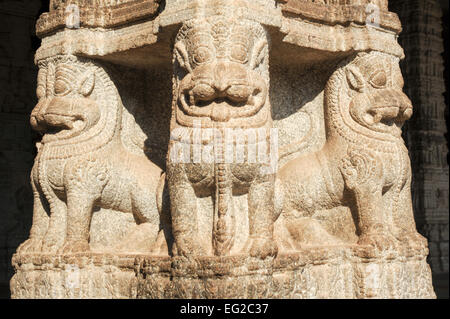 Detail des Shiva-Virupaksha Tempel befindet sich in den Ruinen der antiken Stadt Vijayanagar in Hampi, Indien Stockfoto