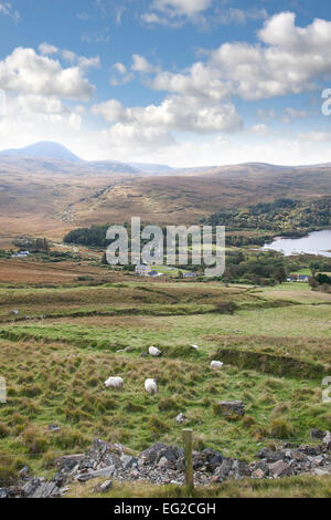 alte Dunlewy Kirche in der schönen Landschaft von Donegal in Irland Stockfoto