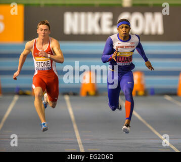 Sheffield, UK. 14. Februar 2015. Britische Indoor Leichtathletik-Meisterschaft. Chijindu Ujah (Enfield H) und Chris Stone (Bristol und West) konkurrieren in einem 60m-Hitze. © Aktion Plus Sport/Alamy Live-Nachrichten Stockfoto