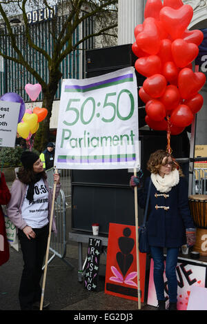 Marble Arch, London, UK. 14. Februar 2015.  1 Milliarde Rising Love Revolution Event, London, Massenaktion zur Beendigung der Gewalt gegen Frauen Credit: Matthew Chattle/Alamy Live News Stockfoto