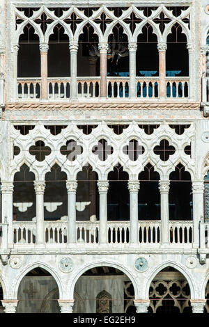 Detail der Ca'd ' Oro Palast oder Palazzo Santa Sofia Fassade mit Blick auf den Canal Grande, Venedig, Veneto, Italien Stockfoto