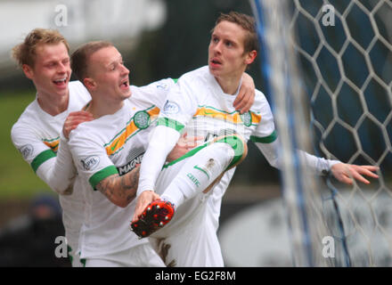 Perth, Schottland. 14. Februar 2015. Scottish Premier League. St. Johnstone vs. Celtic. Stefan Johansen Leigh Griffiths und Gary Mackay-Stevens feiert sein Tor © Action Plus Sport/Alamy Live News Stockfoto