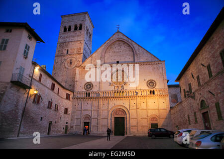 Basilica di San Francesco Lucini (päpstliche Basilika des Hl. Franziskus von Assisi), Assisi, Umbrien, Italien Stockfoto