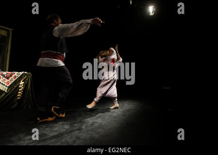 Serbische Puppenspiel "Dort weit weg" unter der Regie von Amela Vucenovic, zeigte am 15. iranischen internationale Puppenspielerfestival "Teheran Mobarak", Teheran, Iran Stockfoto