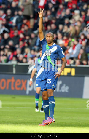 Leverkusen, Deutschland, Fussball, Bundesliga, 14.02.2015, Bayer Leverkusen Vs VfL Wolfsburg: Naldo (Wolfsburg) hebt seine Hand. Bildnachweis: Jürgen Schwarz/Alamy Live-Nachrichten Stockfoto