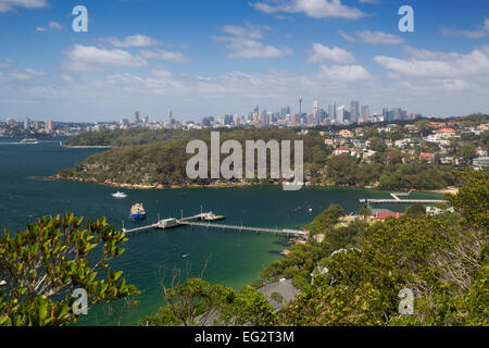 Blick von Georges Kopf Lookout über Middle Harbour Chowder Bucht und Skyline von CBD Stadt Sydney New South Wales NSW Australia Stockfoto