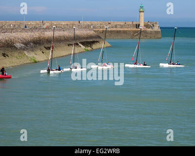 Binic Hafen, Segelschule, Jetée de Penthièvre, Côtes-d ' Armor, Bretagne, Bretagne, Frankreich Stockfoto