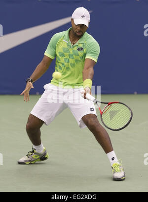 Memphis, TN, USA. 14. Februar 2015. Memphis, TN - 14 Februar: Kevin Anderson(RSA) in Aktion hier Niederlagen Donald Young(USA) 46 63 64 bei den 2015 Memphis Open in Memphis, Tennesse. Fotograf Andrew Patron/Zuma Draht. Bildnachweis: Andrew Patron/ZUMA Draht/Alamy Live-Nachrichten Stockfoto