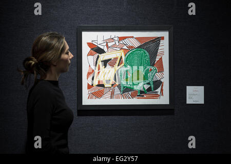 London, UK. 13. Februar 2015. Ein Mitglied des Personals bei Bonhams David Hockney zwei Pembroke Studio Stühle, von Moving Focus est £3.300-4.600 schaut, sich eine Vorschau der Auktion highlights aus den Nachlass von Lauren Bacall, bei Bonhams, London, England am 13. Februar 2015. Die Vorschau von 50 ausgewählten umfasst Werke von Henry Moore, David Hockney, Robert Graham, Noel Coward und Jim Dine - lose und wird voraussichtlich am 31. März und 1. April 2015 bei Bonhams New York versteigert. © Melissa Nord/Alamy Live-Nachrichten Stockfoto