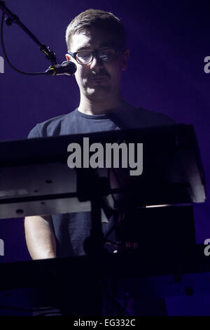 Assago Mailand Italien. 14. Februar 2015. Die britischen Indie Rock Band ALT-J führt live im Mediolanum Forum während der "This ist alle deine Tour" Kredit: Rodolfo weitertransferiert/Alamy Live News Stockfoto