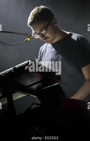 Assago Mailand Italien. 14. Februar 2015. Die britischen Indie Rock Band ALT-J führt live im Mediolanum Forum während der "This ist alle deine Tour" Kredit: Rodolfo weitertransferiert/Alamy Live News Stockfoto