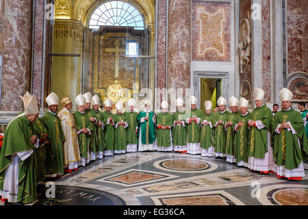 Vatikan. 15. Februar 2015. Papst Francis hält Ast Petersdom Heilige Messe für die neuen Kardinäle. Bildnachweis: Wirklich einfach Star/Alamy Live-Nachrichten Stockfoto