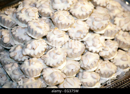 Gruppe von Vanille Cookies mit Erdnüssen in einem Candy shop Stockfoto