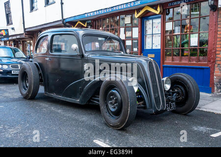 Hot Rod mit V8-Motor Stockfoto